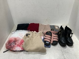 QTY OF ASSORTED WOMENS CLOTHING TO INCLUDE DR MARTENS LEATHER 3 STRIPE ANKLE BUCKLE SANDELS IN DUSKY PINK SIZE: 4: LOCATION - F13