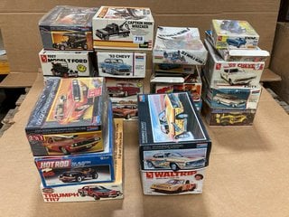 QTY OF ASSORTED VINTAGE CAR MODELS TO INCLUDE REVELL CAPTAIN HOOK WRECKER , REVELL HOT ROD '50 AUSTIN COUPE: LOCATION - F14