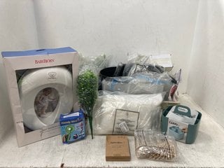 QTY OF ASSORTED ITEMS TO INCLUDE BABY BJORN TOILET TRAINING SEAT: LOCATION - F17