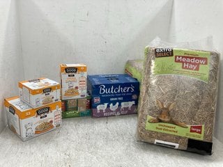 QTY OF ASSORTED PET ITEMS TO INCLUDE 3 X EXTRA SELECT PREMIUM MEADOW HAY PACKS: LOCATION - E18