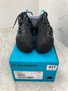 SCARPA WOMENS VELOCE HIKING AND CLIMBING SHOES IN LIGHT GREY AND MALDIVE SIZE: 3 - RRP - £129: LOCATION - E17