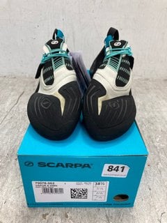 SCARPA WOMENS VELOCE HIKING AND CLIMBING SHOES IN LIGHT GREY AND MALDIVE SIZE: 5 - RRP - £129: LOCATION - E17