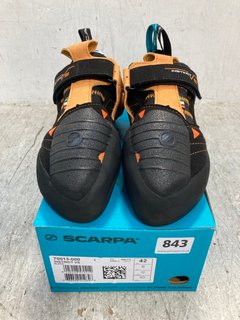 SCARPA WOMENS VELOCE HIKING AND CLIMBING SHOES IN LIGHT GREY AND MALDIVE SIZE: 8 - RRP - £129: LOCATION - E17