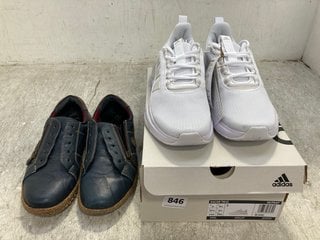 2 X ASSORTED SHOES TO INCLUDE ADIDAS RACER TR23 LACE UP TRAINERS IN WHITE SIZE: 4.5: LOCATION - E17