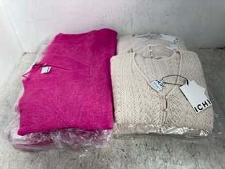 MULTIPACKS OF ICHI WOMENS KNITTED V NECK JUMPERS IN HOT PINK AND CREAM IN VARIOUS SIZES: LOCATION - E17