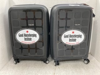 2 X MEDIUM SIZED HARDSHELL TRAVEL SUITCASES IN BLACK: LOCATION - E16