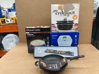 4 X ASSORTED HOUSE HOLD ITEMS TO INCLUDE CROCKPOT SLOW COOKER , RUSSELL HOBBS FIESTA CREPE MAKER: LOCATION - E13