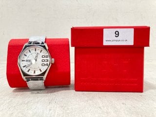 DIESEL MENS 5 BAR 3 HAND STAINLESS STEEL STRAP WATCH WITH PROTECTIVE BOX IN RED - RRP - £155: LOCATION - E0