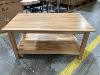 TRADITIONAL STYLE RECTANGULAR COFFEE TABLE IN NATURAL OAK EFFECT FINISH: LOCATION - B2