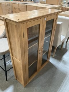 TRADITIONAL FARMHOUSE STYLE 2 DOOR DRESSER TOP DISPLAY CABINET IN NATURAL OAK AND CLEAR GLASS FINISH: LOCATION - B2