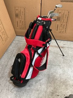 FAZER GOLD CADDY BAG IN BLACK AND RED TO INCLUDE QTY OF ASSORTED FAZER GOLF CLUBS: LOCATION - D4