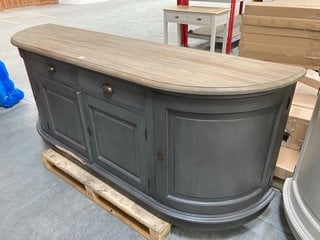 TRADITIONAL CONTEMPORARY STYLE WIDE 2 DRAWER 4 DOOR STORAGE SIDEBOARD IN GREY WASHED OAK AND CHARCOAL FINISH: LOCATION - B5