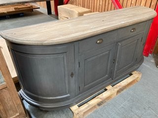 TRADITIONAL CONTEMPORARY STYLE WIDE 2 DRAWER 4 DOOR STORAGE SIDEBOARD IN GREY WASHED OAK AND CHARCOAL FINISH: LOCATION - B5