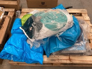 PALLET OF ASSORTED CAT LITTERS TO INCLUDE BREEDER CELECT CAT LITTER AND CATSAN HYGIENE PLUS CAT LITTER BAGS: LOCATION - C8 (KERBSIDE PALLET DELIVERY)