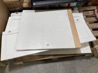 PALLET OF ASSORTED INCOMPLETE WARDROBE FURNITURE COMPONENTS IN WHITE: LOCATION - A3 (KERBSIDE PALLET DELIVERY)