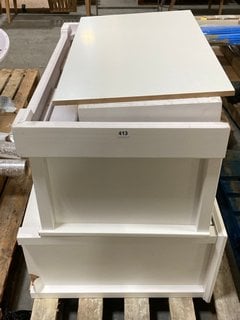 QTY OF ASSORTED FURNITURE COMPONENTS TO INCLUDE WALTON DOUBLE WARDROBE BASE UNIT IN WHITE: LOCATION - A4