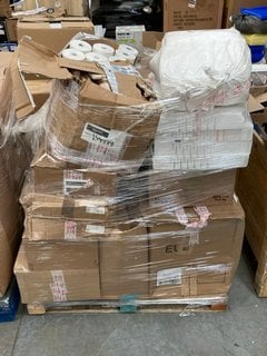 PALLET OF ASSORTED DISPOSABLE FOOD CONTAINERS AND ASSORTED PACKAGING MATERIALS TO INCLUDE WOODEN FORKS AND SPOONS, CUP TAKEAWAY BAGS: LOCATION - D7 (KERBSIDE PALLET DELIVERY)