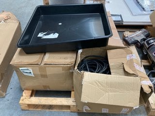 PALLET OF ASSORTED ITEMS TO INCLUDE QTY OF LARGE LEAFY STYLE ARTIFICIAL GARDEN SCREENING: LOCATION - D7 (KERBSIDE PALLET DELIVERY)