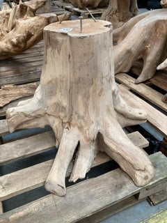 LEAF SMALL SIDE TABLE BASE IN NATURAL RUSTIC TREETRUNK STYLE DESIGN: LOCATION - B9 (KERBSIDE PALLET DELIVERY)