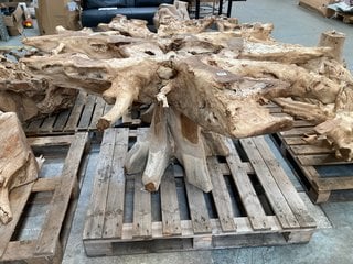 LEAF DINING TABLE BASE IN NATURAL RUSTIC BRANCHED TREE TRUNK DESIGN: LOCATION - B9 (KERBSIDE PALLET DELIVERY)