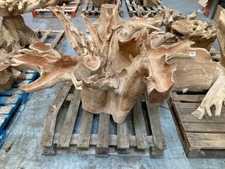 LEAF DINING TABLE BASE IN NATURAL RUSTIC BRANCHED TREE TRUNK DESIGN: LOCATION - B9 (KERBSIDE PALLET DELIVERY)