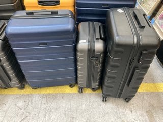 3 X ASSORTED JOHN LEWIS & PARTNERS HARD SHELL STYLE WHEELED SUITCASES TO INCLUDE SMALL CABIN SIZE SUITACSE IN GUNMETAL: LOCATION - D6