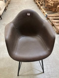 CONTEMPORARY STYLE TUB DINING ARMCHAIR IN VINTAGE CHOCOLATE BORWN LEATHER AND BLACK: LOCATION - A5