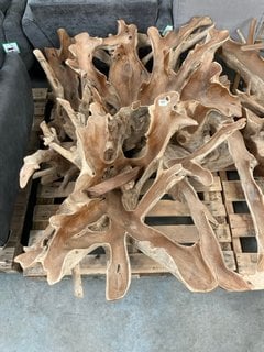 LEAF LARGE COFFEE TABLE BASE IN NATURAL RUSTIC BRANCHED TREE DESIGN: LOCATION - D7 (KERBSIDE PALLET DELIVERY)