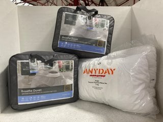 3 X ASSORTED BEDDING ITEMS TO INCLUDE THE FINE BEDDING COMPANY SINGLE BREATHE DUVET: LOCATION - BR14