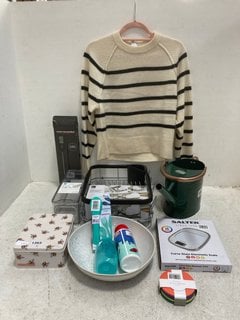 QTY OF ASSORTED ITEMS TO INCLUDE JOHN LEWIS AND PARTNERS KNITTED WOMENS JUMPER IN BLACK/WHITE STRIPE UK SIZE 10 RRP £110: LOCATION - BT6