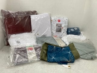 QTY OF ASSORTED JOHN LEWIS & PARTNERS ITEMS TO INCLUDE JOHN LEWIS & PARTNERS SINGLE DUVET COVER SET IN SPACE STAR DESIGN: LOCATION - BT6