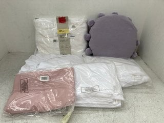 QTY OF ASSORTED JOHN LEWIS & PARTNERS ITEMS TO INCLUDE JOHN LEWIS & PARTNERS COMFY & RELAXED WASHED LINEN SUPER KING FITTED SHEET: LOCATION - BT6