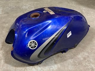 YAMAHA YBR 125 RE05 2006 FUEL TANK: LOCATION - BR10