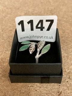 A STAMPED 925 STONE SET STERLING SILVER RING: LOCATION - CR