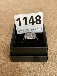 A STAMPED 925 STONE SET STERLING SILVER RING: LOCATION - CR