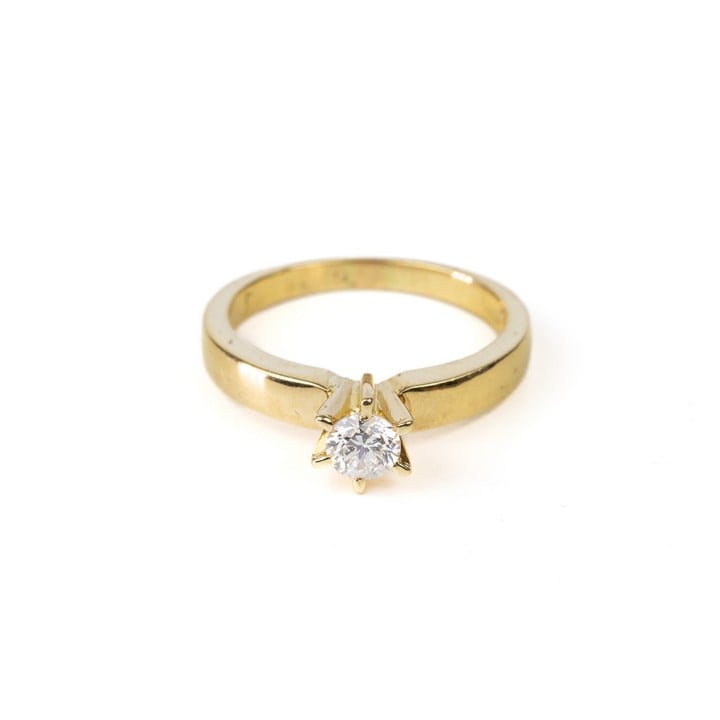 18K Yellow 0.25ct Diamond Round-cut Single Stone Ring, Size L½, 4.8g. Colour I-J, Clarity SI2-SI3.  Auction Guide: £300-£400 (VAT Only Payable on Buyers Premium)