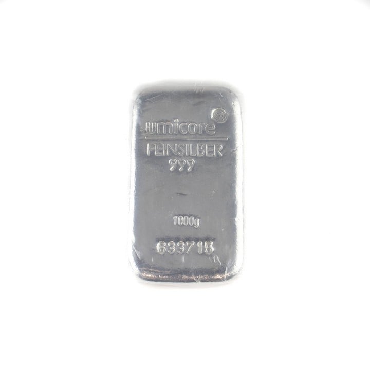 Umicore 999.0 Fine Silver Bar, 1000g. Serial No. 633718.  Auction Guide: £300-£400 (VAT Only Payable on Buyers Premium)