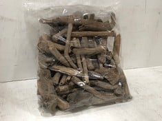 24 X STONE THE CROWS BAG OF SMALL DRIFTWOOD PIECES-LNG 7.5-12.5CM - TOTAL RRP £360