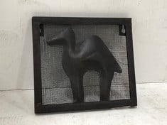 32 X STONE THE CROWS SMALL WALL DECORATION - CAMEL - WIDTH 20 CM - TOTAL RRP £870