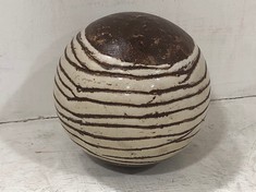 18 X STONE THE CROWS LARGE BALL - DIA 10CM - TOTAL RRP £126