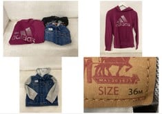 3 X ASSORTED KIDS BRANDED CLOTHING TO INCLUDE LEVI STRAUSS & CO HOODED DENIM JACKET BLUE/GREY SIZE 36MTHS