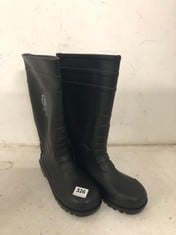 BLACK SAFETY WELLINGTON BOOTS SIZE 8