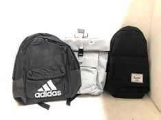 3 X ASSORTED BAGS TO INCLUDE HERSCHEL 20L CLASSIC BACKPACK BLACK