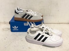 ADIDAS COURTIC J ORIGINALS KIDS TRAINERS IN WHITE/BLACK IN UK SIZE 5 TO INCLUDE ADIDAS HANDBALL SPEZIAL KIDS TRAINERS IN GREY/BLACK IN SIZE 3 1/2-TOTAL RRP £110