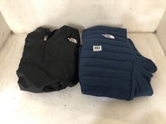 THE NORTH FACE OUTDOOR VEST IN COLOUR SHADY BLUE SIZE LARGE TO INCLUDE NORTH FACE MEN'S CYCLONE JACKET IN BLACK SIZE L-TOTAL RRP £187