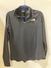 3 X ASSORTED BRANDED CLOTHES TO INCLUDE THE NORTH FACE MENS VINTAGE DENALI SS T-SHIRT IN BLACK / GREY SIZE MEDIUM