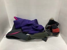 3 X ASSORTED ITEMS TO INCLUDE DECATHLON OLAIAN WETSUIT IN PURPLE / PINK SIZE 12 YEARS