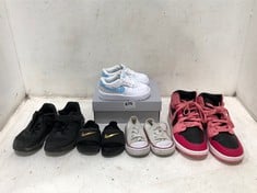 5 X ASSORTED KIDS SHOES TO INCLUDE NIKE AIR FORCE LOW TRAINERS IN WHITE / BLUE SIZE 6.5