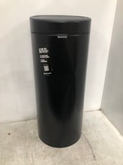 BRABANTIA 30 LITRE NEWLCON PEDAL BIN IN FRESH WHITE TO INCLUDE BRABANTIA 30 LITRE TOUCH BIN IN BLACK