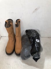 PORTWEST NEPTUNE RIGGER BOOTS SIZE 13 IN BLACK TO INCLUDE SCRUFFS HARDWEAR STEEL TOE CAP BOOTS SIZE 8 IN BEIGE